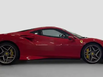 FERRARI F8 Tributo