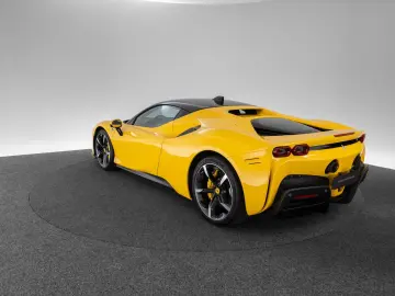 FERRARI SF90 Stradale