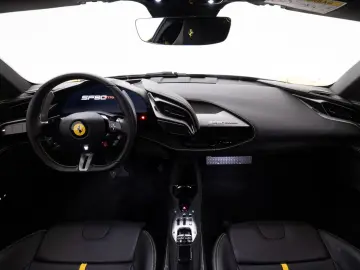 FERRARI SF90 Stradale