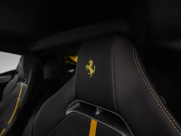 FERRARI SF90 Stradale