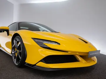 FERRARI SF90 Stradale
