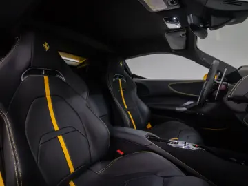 FERRARI SF90 Stradale