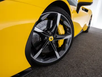 FERRARI SF90 Stradale