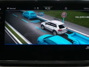 VW Tiguan Allspace 2.0 TDI  R-Line 4Motion AHK PANO