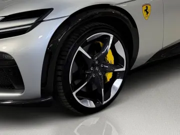 FERRARI Purosangue Tastenlenkrad LED FULL PPF