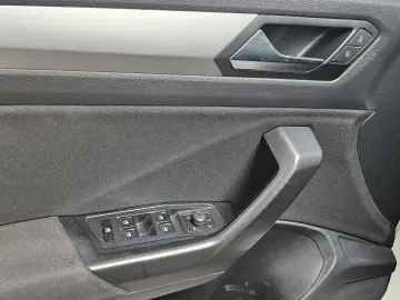 VW T-Roc 2.0 TDI Life DSG LED Plus Navi Kamera PDC