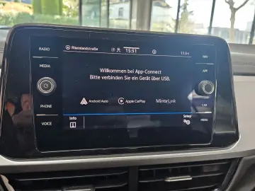 VW T-Roc 2.0 TDI Life DSG LED Plus Navi Kamera PDC