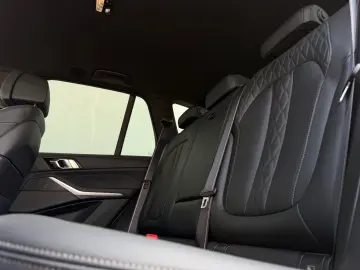 BMW X5 M60i xDrive HuD H K FROZEN BLACK ACC INDIVIDU