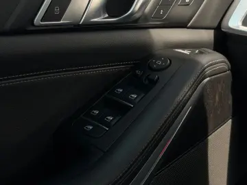 BMW X5 M60i xDrive HuD H K FROZEN BLACK ACC INDIVIDU