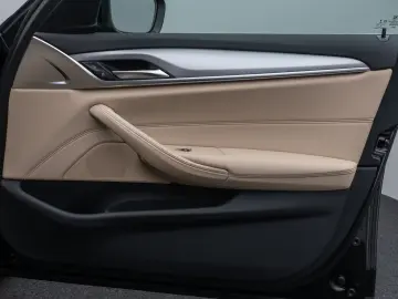 BMW 530i Kamera Glasdach DAB Lenkrhzg 4xKlima Alarm