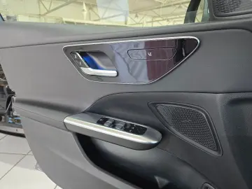 MERCEDES-BENZ C 180 Avantgarde  AMG LINE NAVI 360  LED DAB