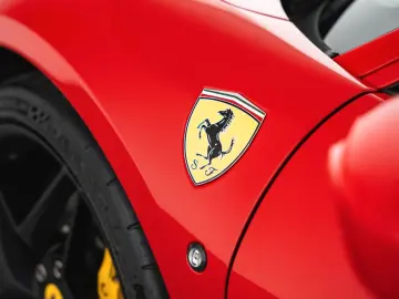 FERRARI F8 Tributo Coupé DCT Lift Carbon Sitze