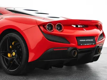 FERRARI F8 Tributo Coupé DCT Lift Carbon Sitze