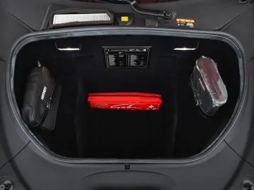 FERRARI F8 Tributo Coupé DCT Lift Carbon Sitze