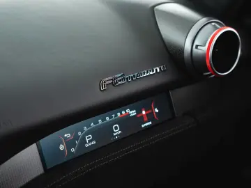 FERRARI F8 Tributo Coupé DCT Lift Carbon Sitze