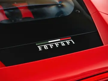 FERRARI F8 Tributo Coupé DCT Lift Carbon Sitze