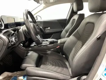 MERCEDES-BENZ A 200 Style Automatik EU6d LED Navi Klima PDC
