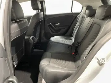 MERCEDES-BENZ A 200 Style Automatik EU6d LED Navi Klima PDC