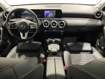 MERCEDES-BENZ A 200 Style Automatik EU6d LED Navi Klima PDC