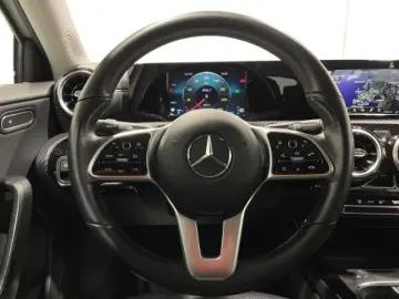 MERCEDES-BENZ A 200 Style Automatik EU6d LED Navi Klima PDC
