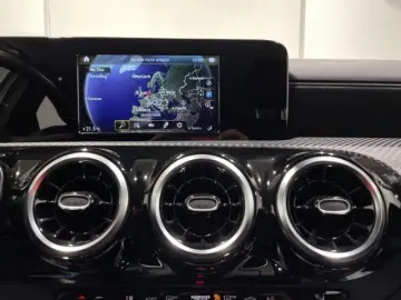 MERCEDES-BENZ A 200 Style Automatik EU6d LED Navi Klima PDC