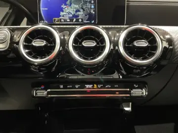 MERCEDES-BENZ A 200 Style Automatik EU6d LED Navi Klima PDC