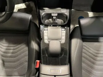 MERCEDES-BENZ A 200 Style Automatik EU6d LED Navi Klima PDC