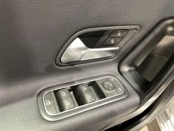 MERCEDES-BENZ A 200 Style Automatik EU6d LED Navi Klima PDC