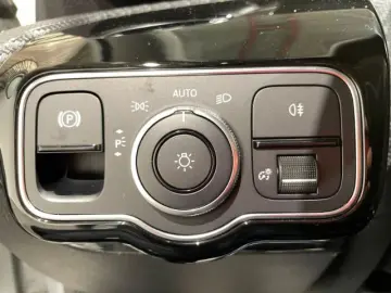 MERCEDES-BENZ A 200 Style Automatik EU6d LED Navi Klima PDC