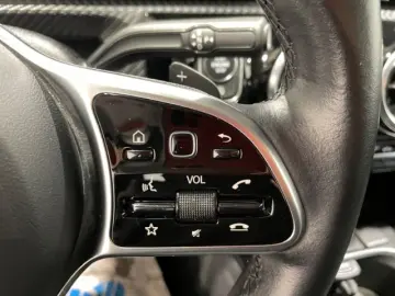 MERCEDES-BENZ A 200 Style Automatik EU6d LED Navi Klima PDC