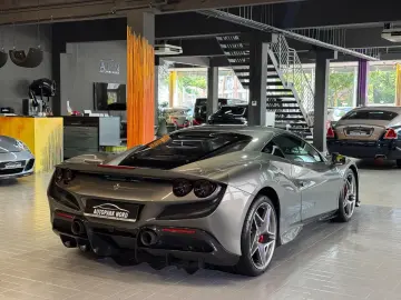 FERRARI F8 Tributo Coupé DCT LIFT~RACING SEATS~KAMERA