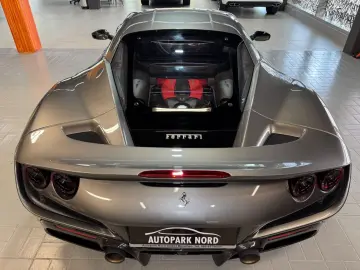FERRARI F8 Tributo Coupé DCT LIFT~RACING SEATS~KAMERA