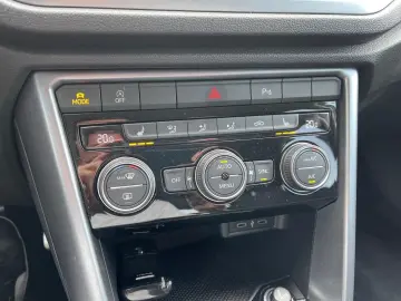 VW T-Roc Active 2.0 TDI DSG Navi PDCv h CarPlay BT