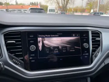 VW T-Roc Active 2.0 TDI DSG Navi PDCv h CarPlay BT