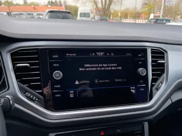 VW T-Roc Active 2.0 TDI DSG Navi PDCv h CarPlay BT