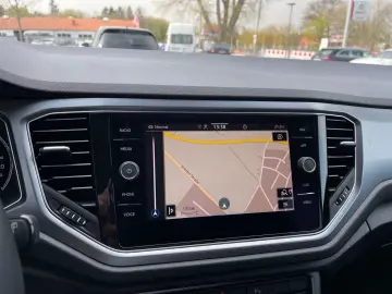 VW T-Roc Active 2.0 TDI DSG Navi PDCv h CarPlay BT