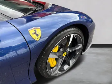 FERRARI SF90 Spider  Embleme Navi PDC Klima Leder