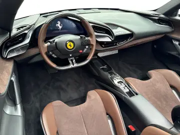 FERRARI SF90 Spider  Embleme Navi PDC Klima Leder