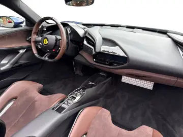FERRARI SF90 Spider  Embleme Navi PDC Klima Leder