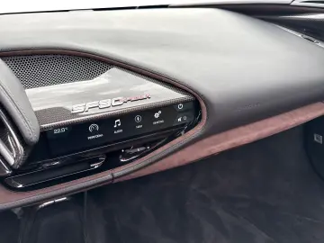 FERRARI SF90 Spider  Embleme Navi PDC Klima Leder