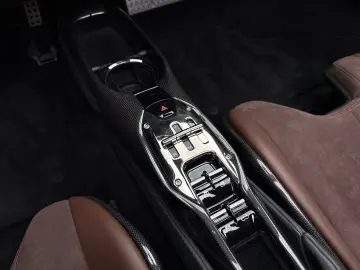 FERRARI SF90 Spider  Embleme Navi PDC Klima Leder