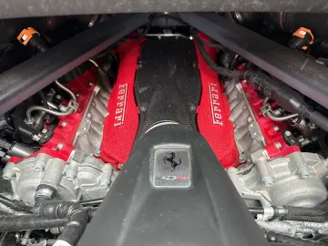 FERRARI SF90 Spider  Embleme Navi PDC Klima Leder