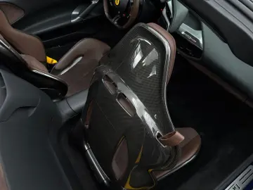 FERRARI SF90 Spider  Embleme Navi PDC Klima Leder