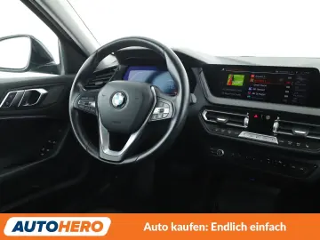 BMW 1er 118i Sport Line Aut. NAVI TEMPO LED PDC SHZ