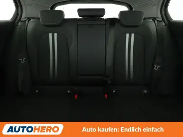 BMW 1er 118i Sport Line Aut. NAVI TEMPO LED PDC SHZ