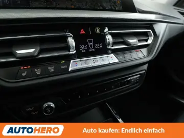BMW 1er 118i Sport Line Aut. NAVI TEMPO LED PDC SHZ
