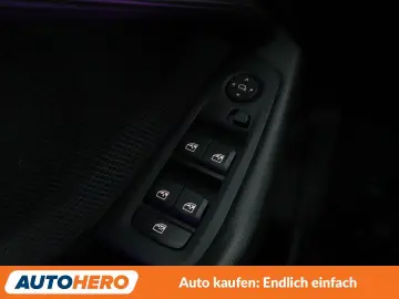 BMW 1er 118i Sport Line Aut. NAVI TEMPO LED PDC SHZ