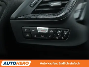 BMW 1er 118i Sport Line Aut. NAVI TEMPO LED PDC SHZ