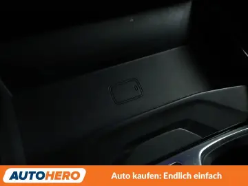 BMW 1er 118i Sport Line Aut. NAVI TEMPO LED PDC SHZ