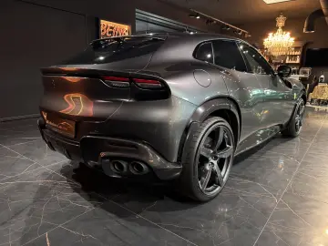FERRARI Purosangue Carbon